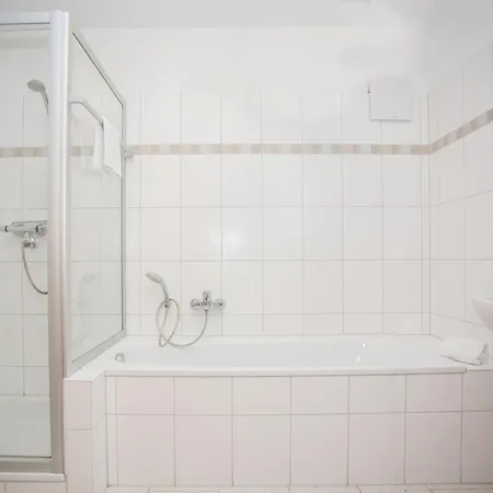 Apartamento Welcome In - 10-h Im Zentrum Mit Balkon, Kostenlose Parkplaetze