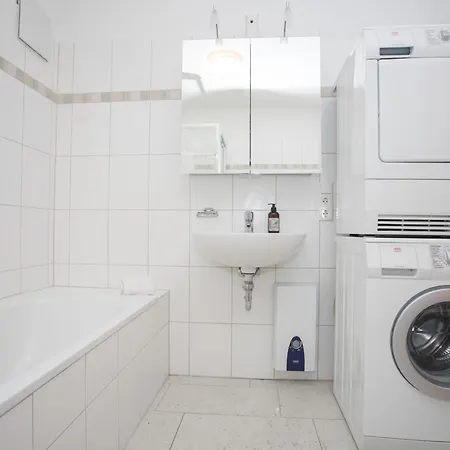Welcome In - 10-h Im Zentrum Mit Balkon, Kostenlose Parkplaetze Apartment *
